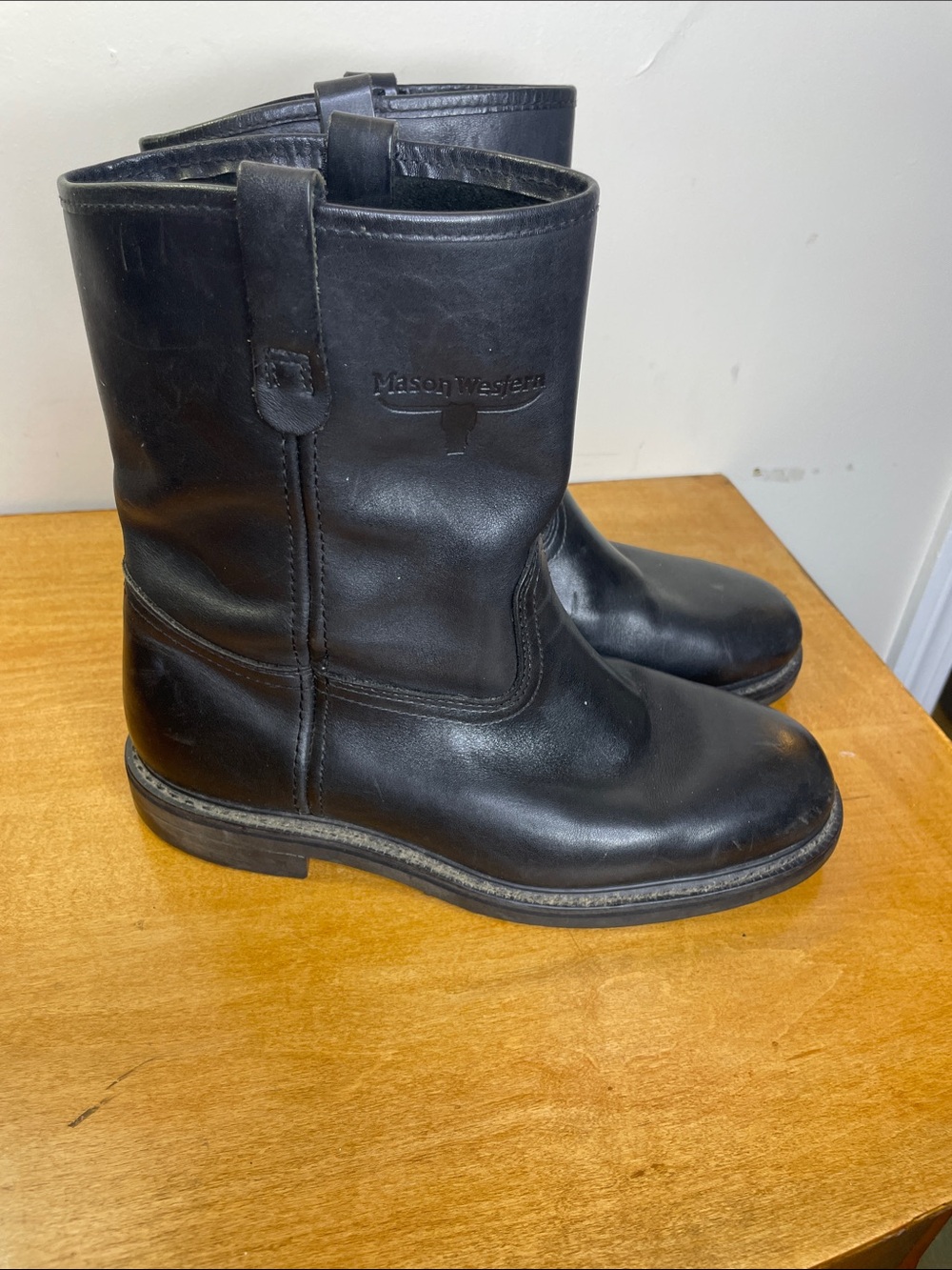 Mason Waterproof Black Leather Pull-On Men’s Boots. Size 8.5